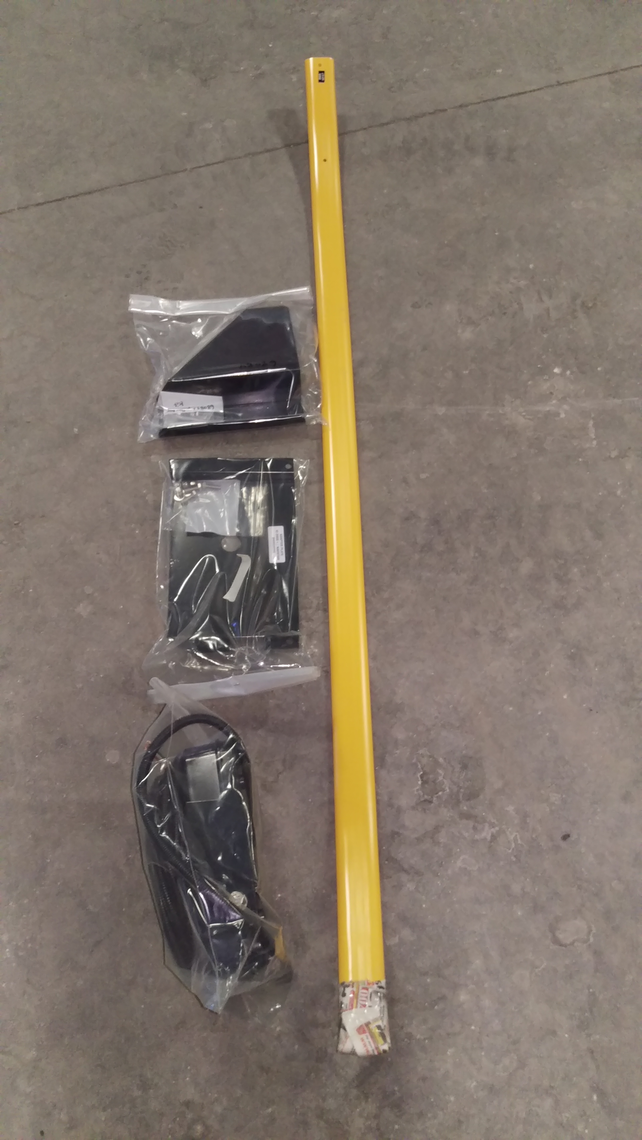 GATE W/ARM & M/BRACKET. IC BUS