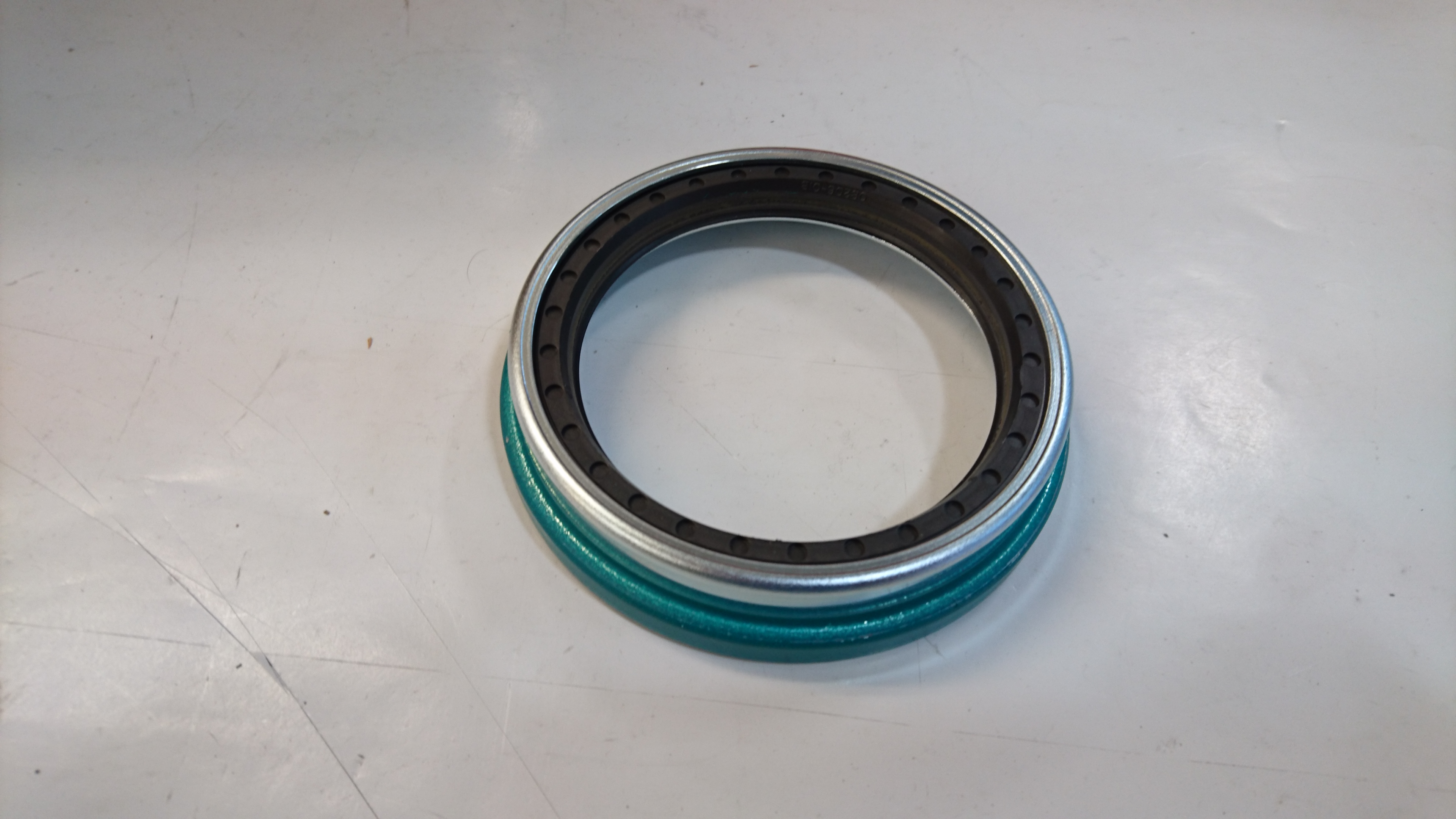 SEAL-OIL FRT WHEL F06/8