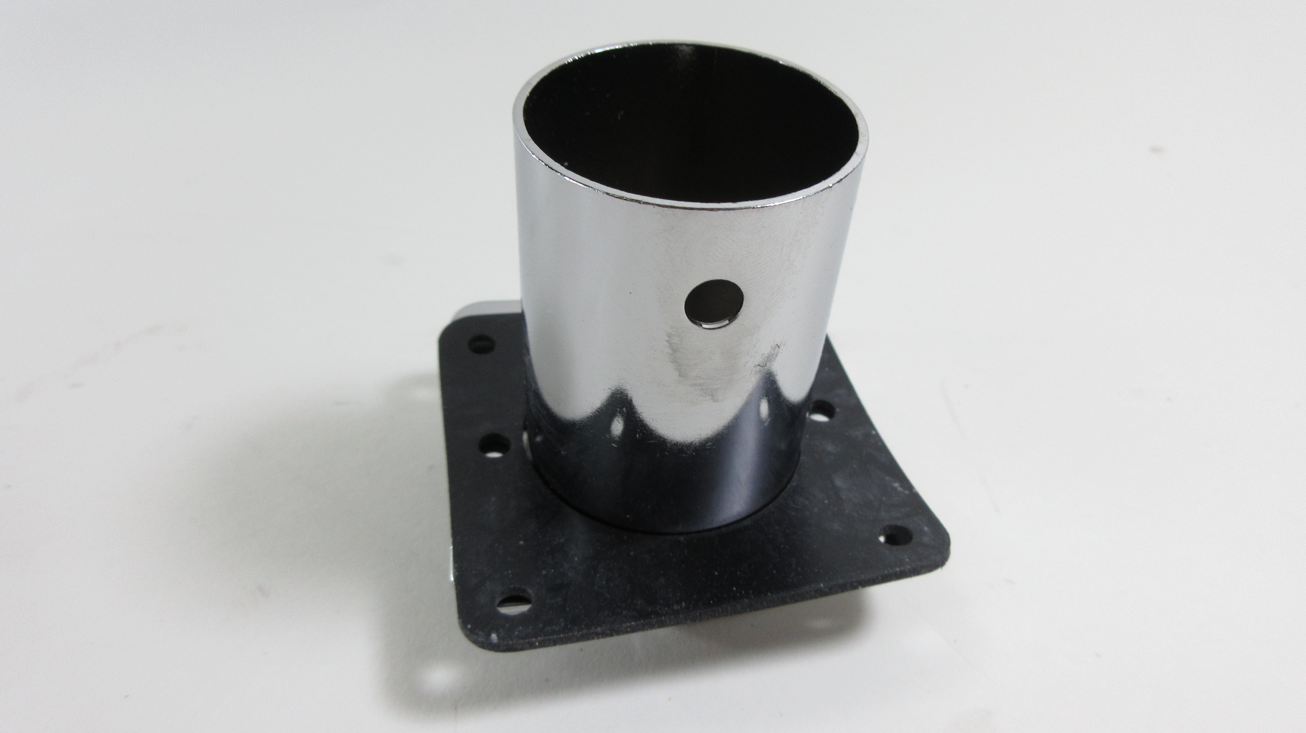 HOUSING PRE-HEATER RECEPTACLE