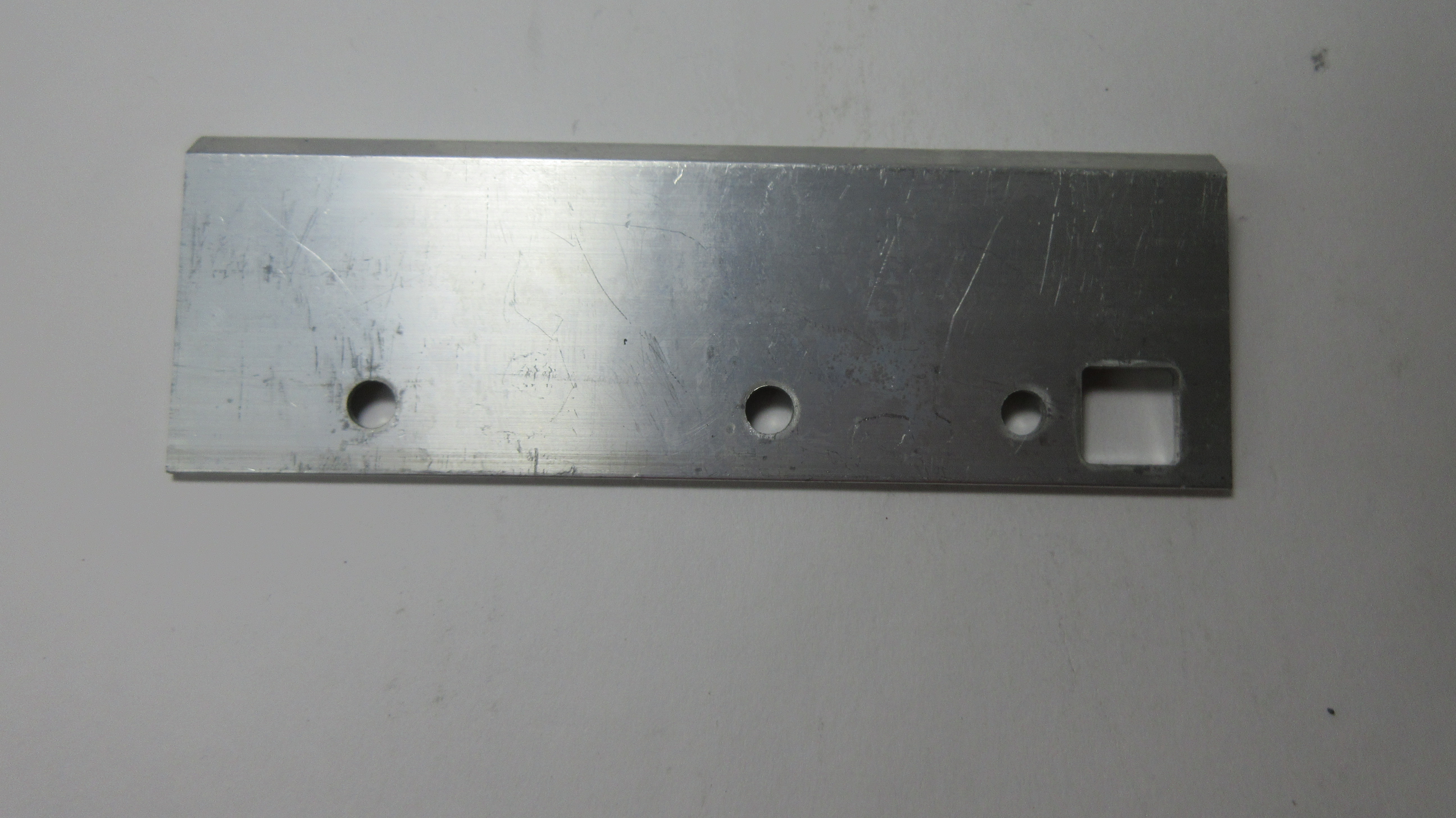 EXTRUSION ALUMINUM KICK OUT