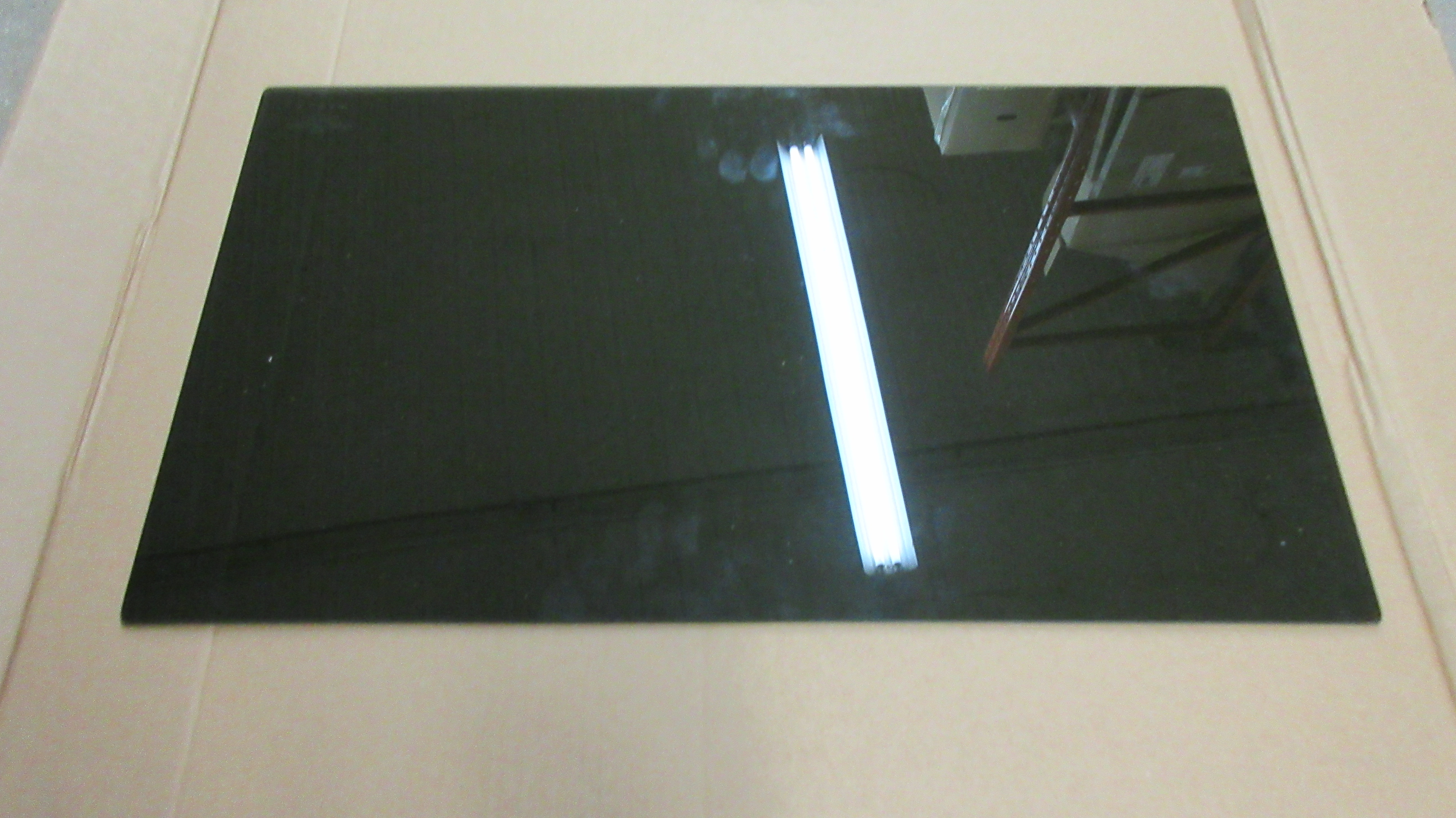 GLASS,DARK TINT,LOWER,POW