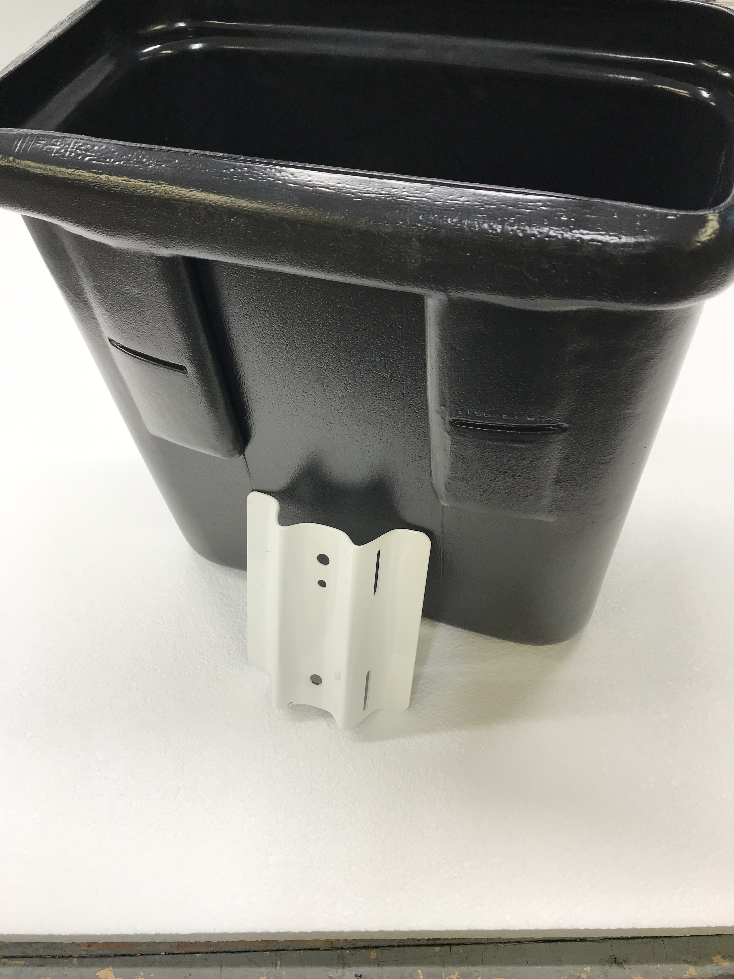 TRASH CAN, W/ WALL MOUNT